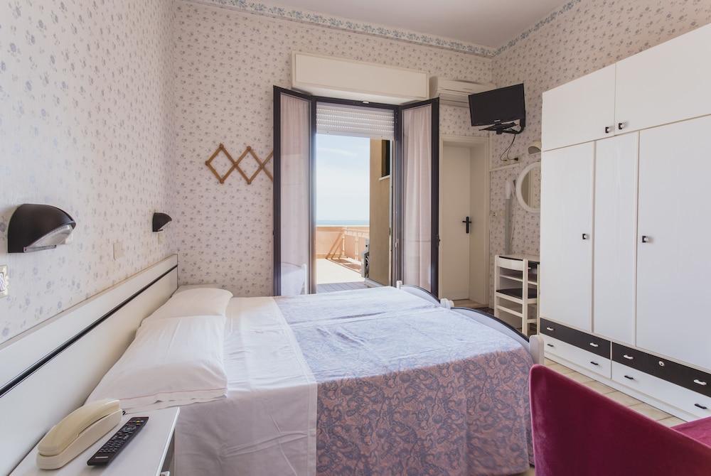 Hotel Eden Viserbella di Rimini المظهر الخارجي الصورة