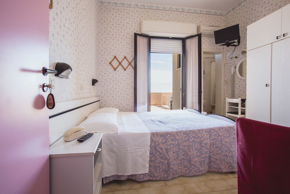 Hotel Eden Viserbella di Rimini المظهر الخارجي الصورة